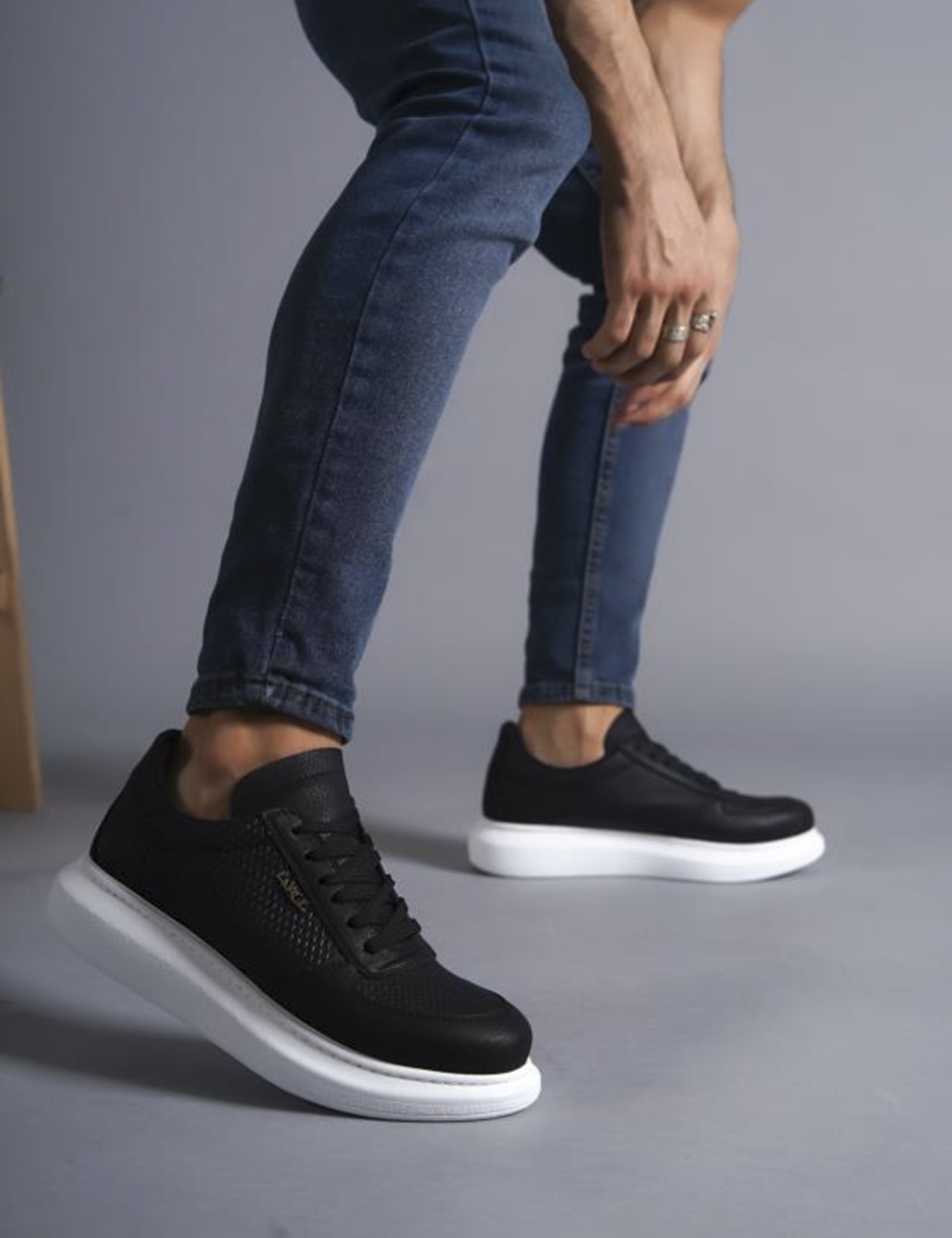 Ανδρικά ασπρόμαυρα Sneakers δερματίνη ανάγλυφο σχέδιο 0422020 φωτογραφία